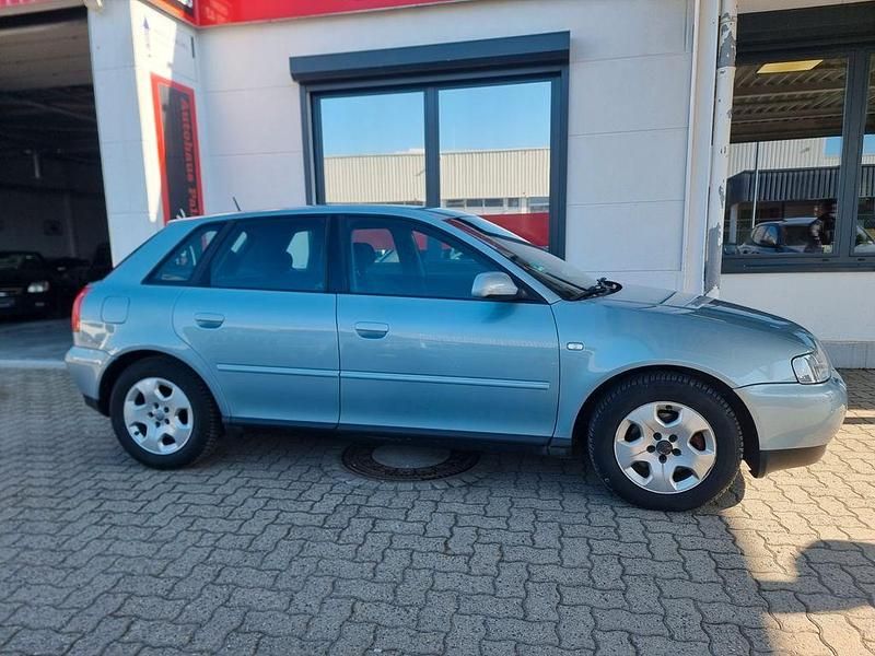 Gebraucht Audi A3 Attraction 125 PS (91 kW) 2001 Blau Kleinwagen