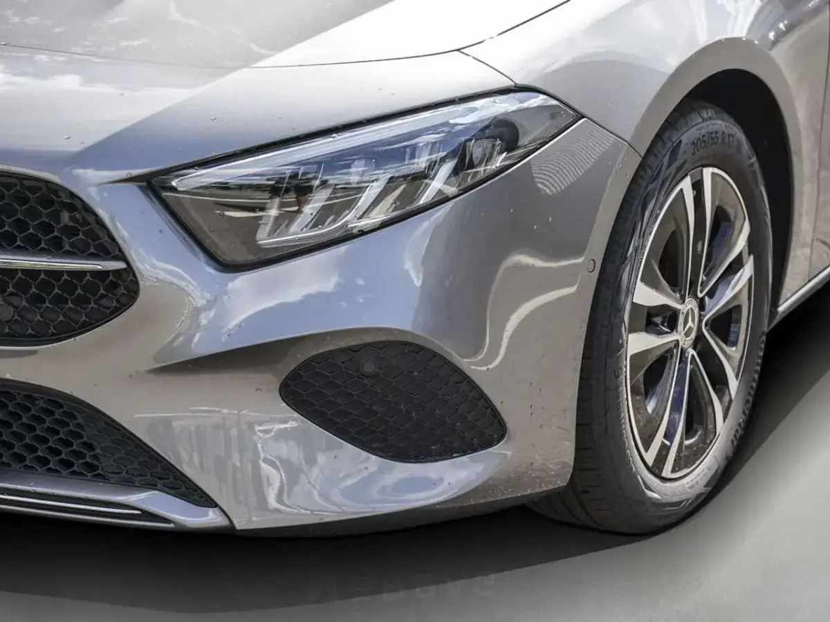 Gebraucht Mercedes A200 Advanced 163 PS (119 kW) 2025 Grau Limousine