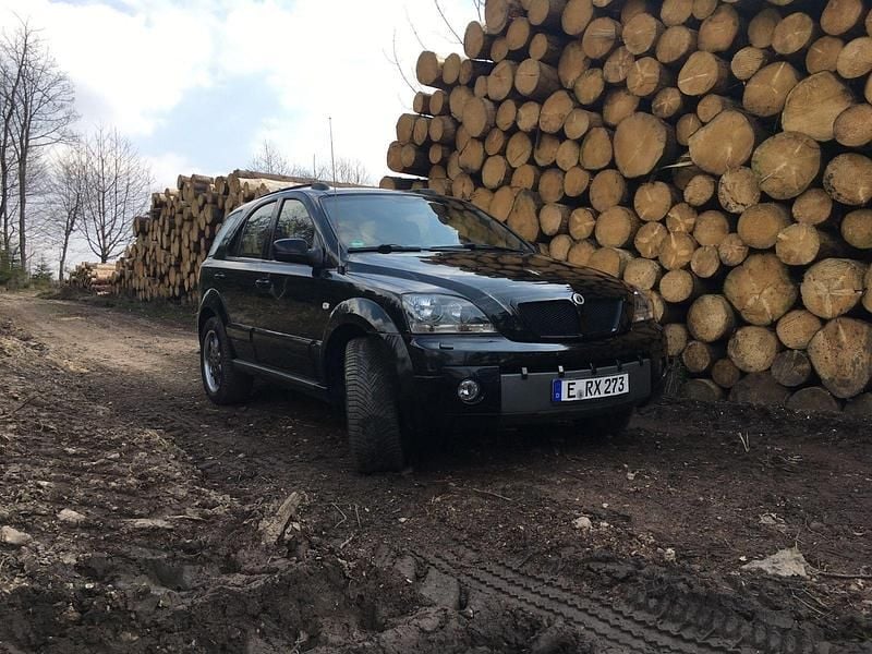Schwarz Gebraucht 2005 Kia Sorento EX SUV | 3.900 € (Fairer Preis) - Bild 1/4