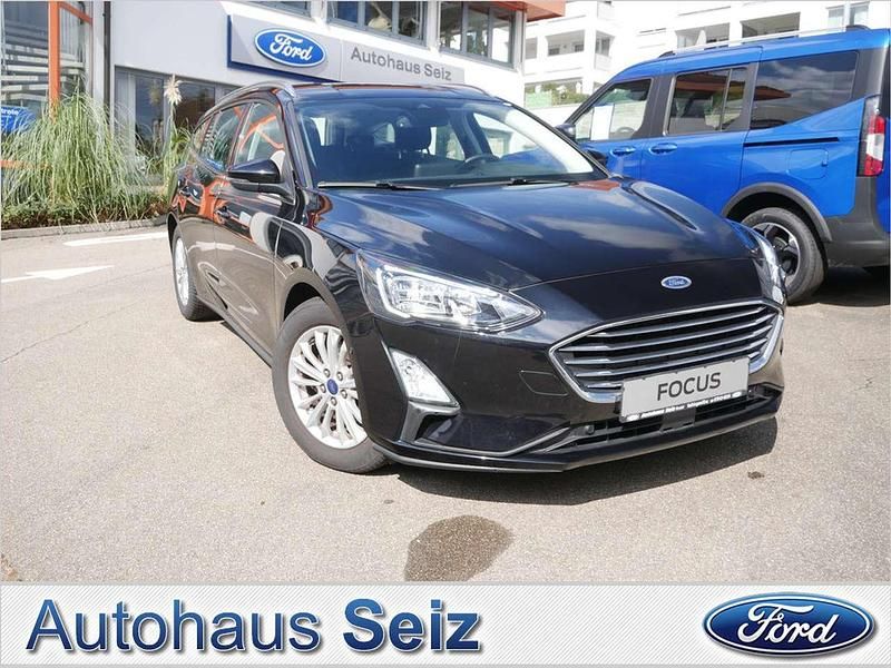 Schwarz / obsidianschwarz (metallic) Gebraucht 2021 Ford Focus Titanium Kombi | 18.990 € (Fairer Preis) - Bild 1/4