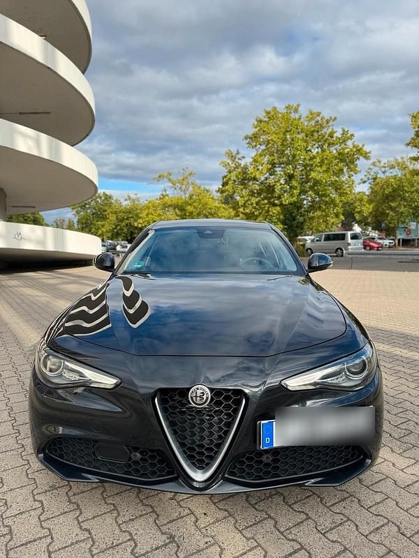 Schwarz Gebraucht 2017 Alfa Romeo Giulia Limousine | 16.900 € (Superpreis) - Bild 1/4