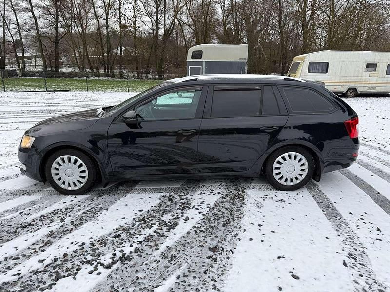Gebraucht Skoda Octavia Ambition 150 PS (110 kW) 2014 Schwarzmagic perleffekt Kleinwagen