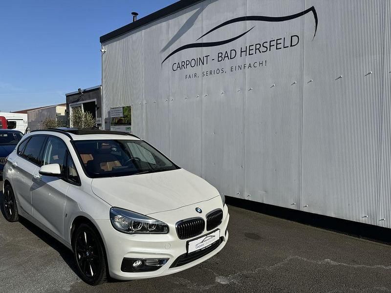 Weiß Gebraucht 2017 BMW 225 Active Tourer iPerformance Van / Kleinbus | 16.900 € (Fairer Preis) - Bild 1/4