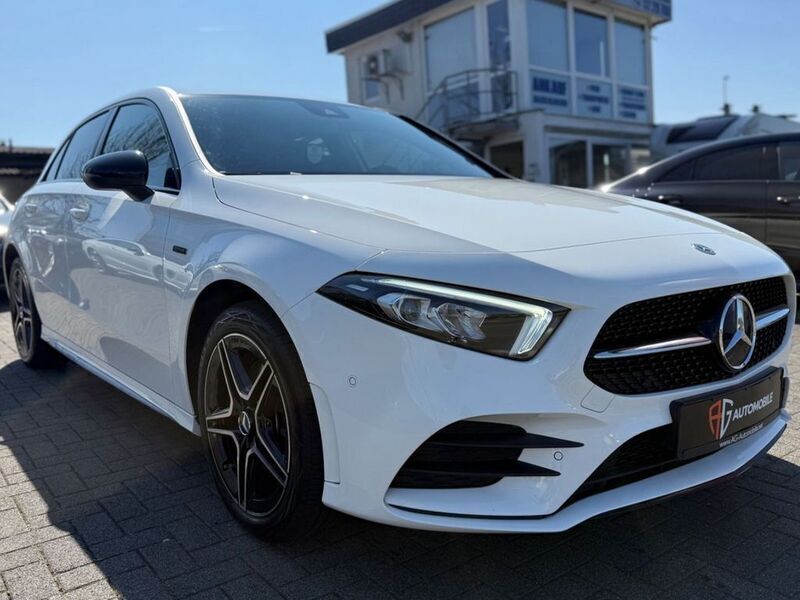 Weiß Gebraucht 2020 Mercedes A250 AMG Limousine | 26.999 € (Fairer Preis) - Bild 1/4