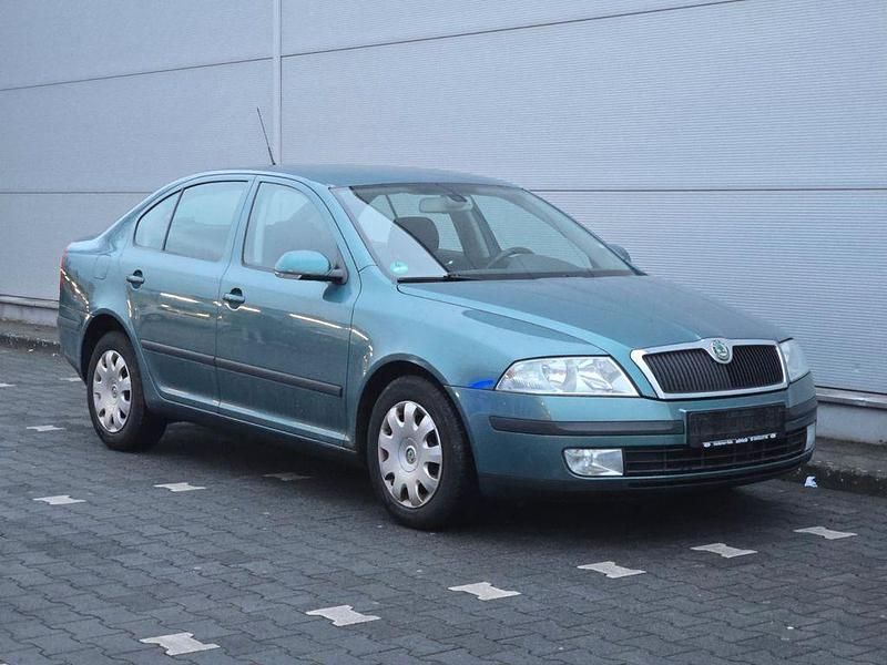 Grün Gebraucht 2006 Skoda Octavia Ambiente Limousine | 1.900 € (Superpreis) - Bild 1/4