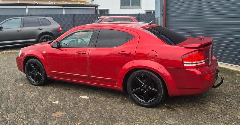 Gebraucht Dodge Avenger 170 PS (125 kW) 2011 Rot Limousine