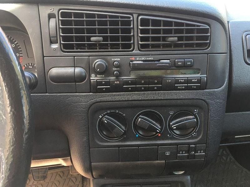 Second-hand VW Golf III 75 CP (55 kW) 1995 Roșu Berlinǎ