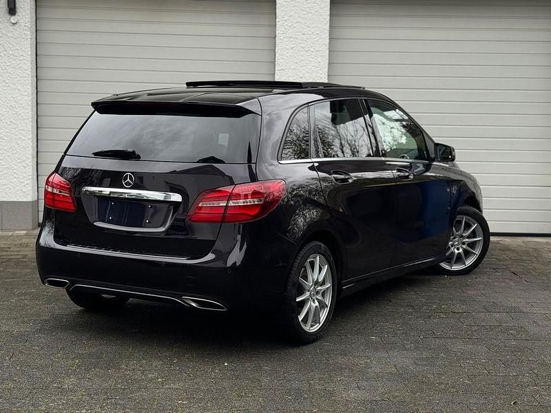 Gebraucht Mercedes B200 Urban 136 PS (100 kW) 2015 Violet Van / Kleinbus