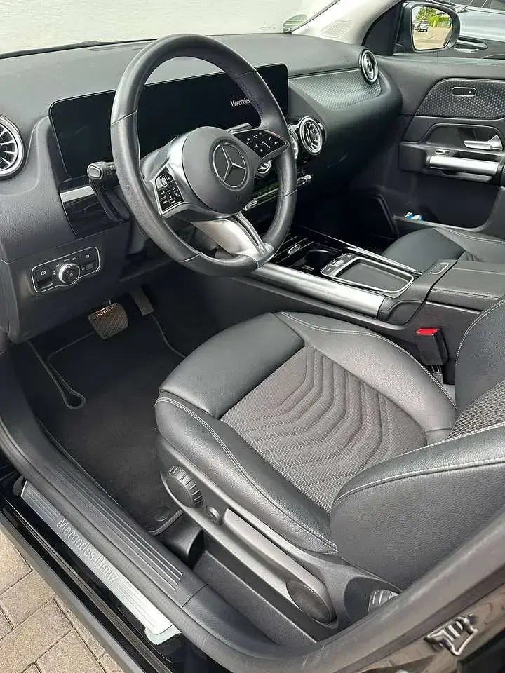 Gebraucht Mercedes GLA200 Progressive 163 PS (119 kW) 2024 Schwarz SUV