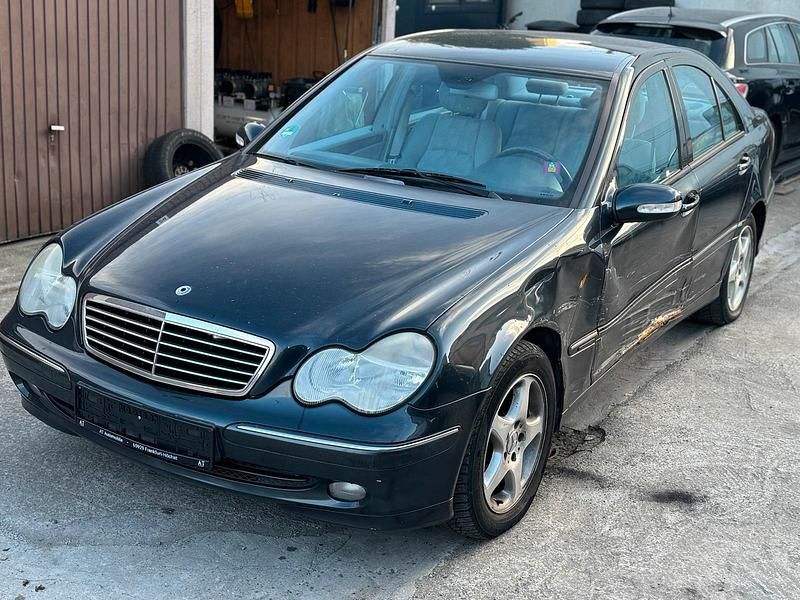 Gebraucht Mercedes C180 129 PS (94 kW) 2002 Blau Limousine