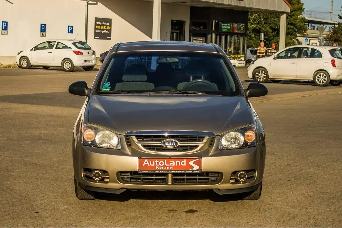 Gebraucht Kia Cerato EX 105 PS (77 kW) 2005 Gold Limousine