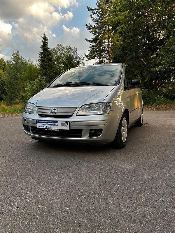 Gebraucht Fiat Idea 100 PS (73 kW) 2003 Silber Van / Kleinbus