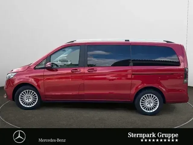 Gebraucht Mercedes V300 Style 237 PS (174 kW) 2025 Rot Van / Kleinbus
