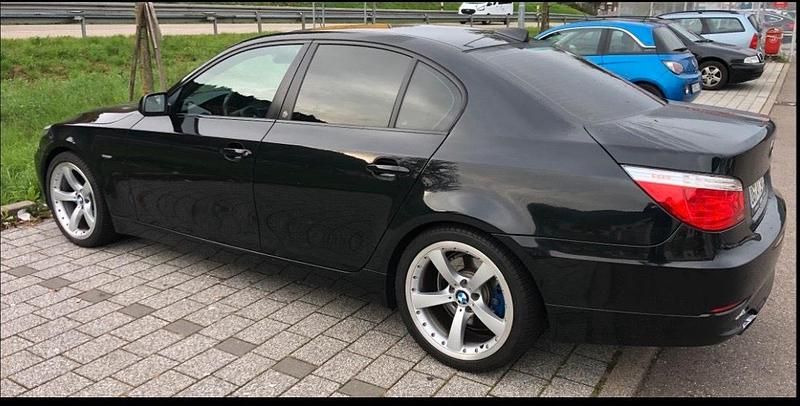 Gebraucht BMW 523 192 PS (141 kW) 2007 Schwarz Limousine