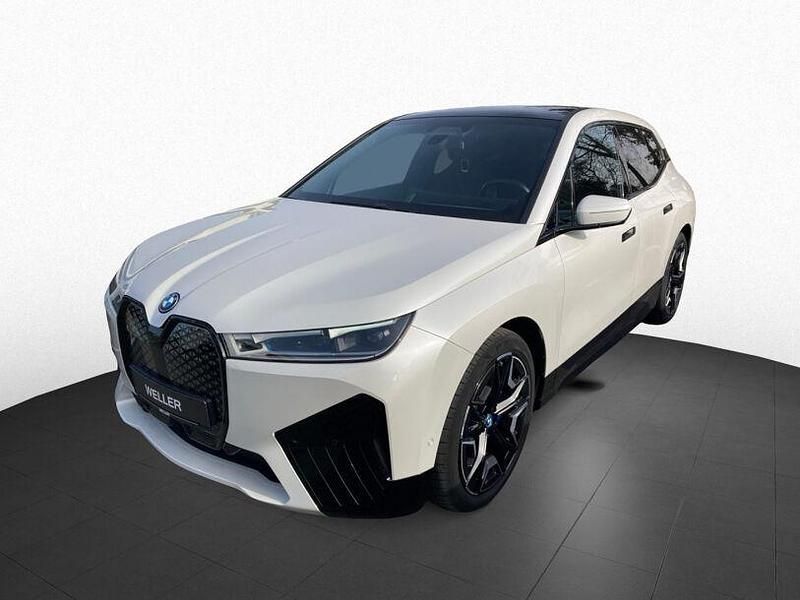 Gebraucht BMW iX Comfort Edition 239 kW (326 PS) 2023 Mineralweiß (weiß) SUV