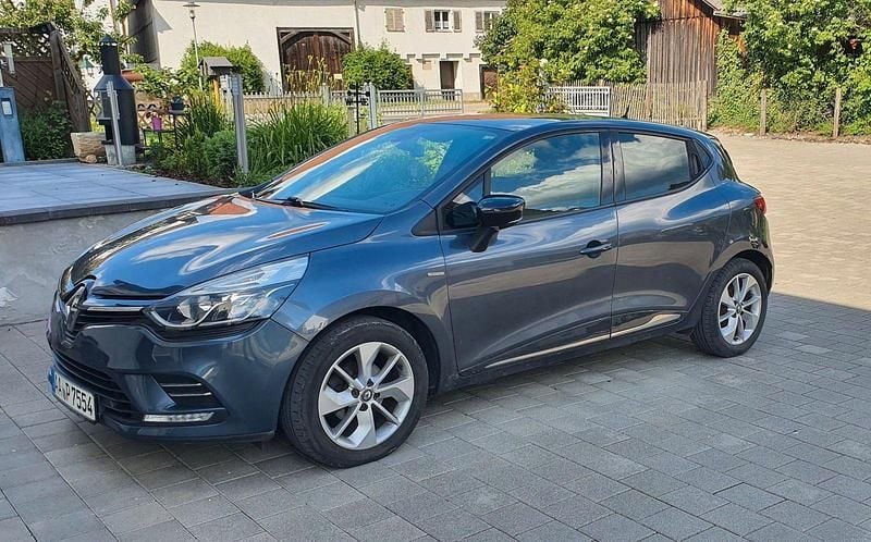 Gebraucht Renault Clio IV LIMITED 118 PS (86 kW) 2017 Grau Kleinwagen