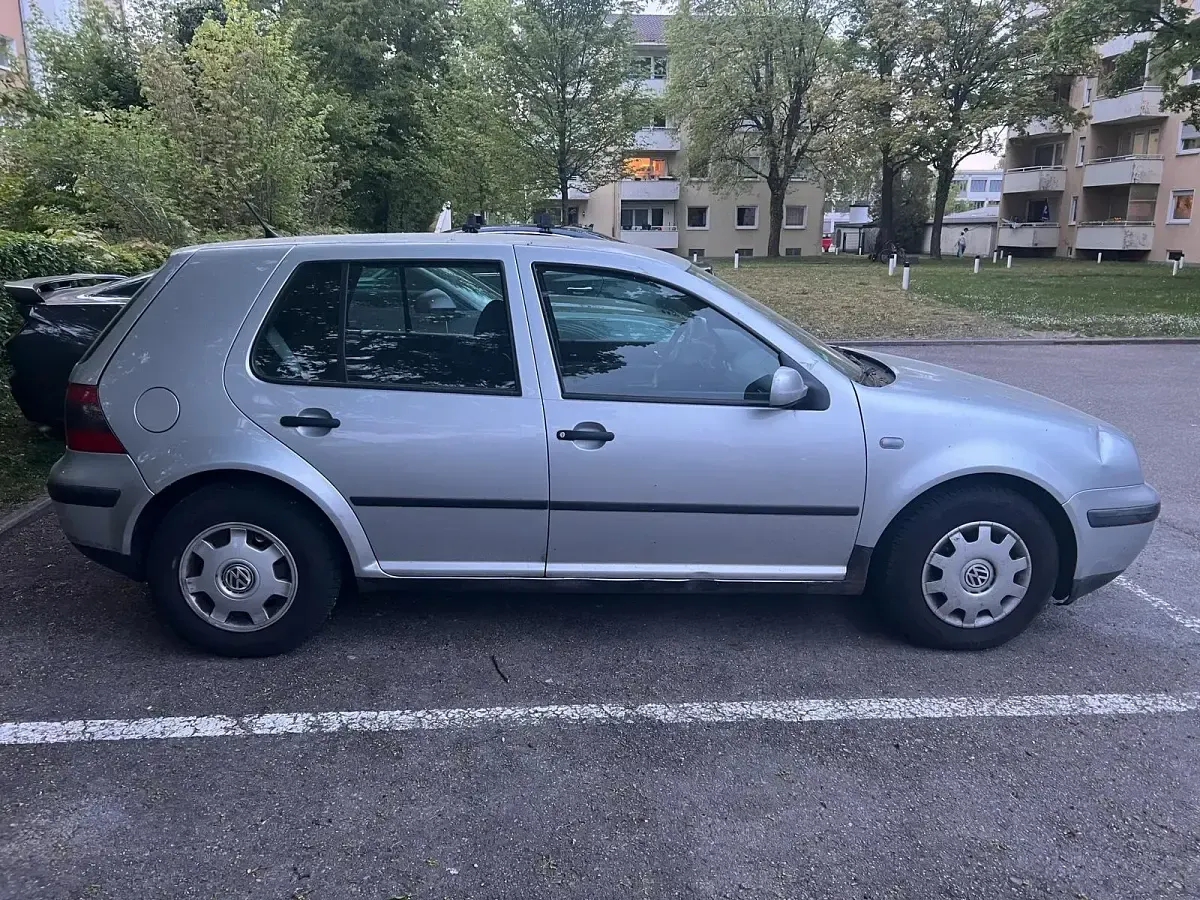 Używany VW Golf IV 75 KM (55 kW) 2001 Srebrny Hatchback