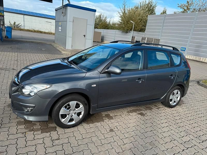 Gebraucht Hyundai i30 116 PS (85 kW) 2010 Grau Kombi