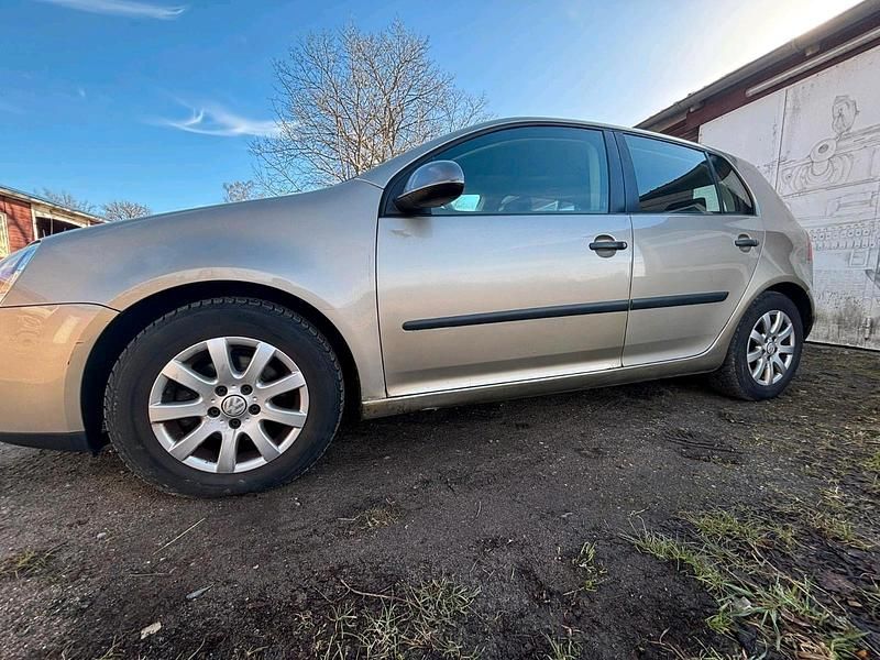 Gebraucht VW Golf V 115 PS (84 kW) 2005 Gold Kleinwagen