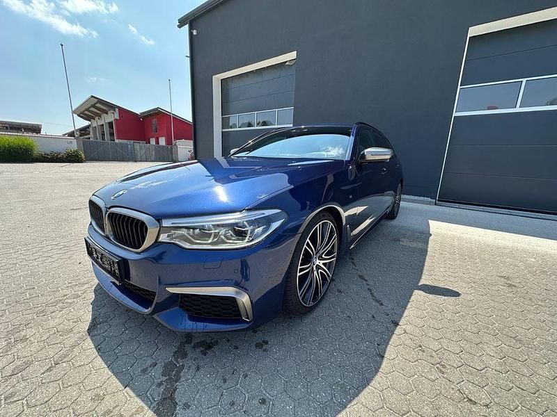 Blau Gebraucht 2018 BMW M550 Performance Limousine | 29.990 € (Fairer Preis) - Bild 1/4