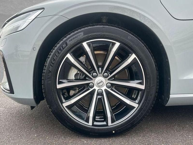 Gebraucht Volvo V60 Plus 349 PS (256 kW) 2025 Vapour grey Kombi
