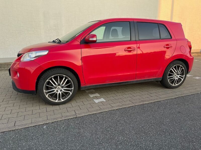 Rot Gebraucht 2011 Toyota Urban Cruiser SUV | 4.800 € (Fairer Preis) - Bild 1/4
