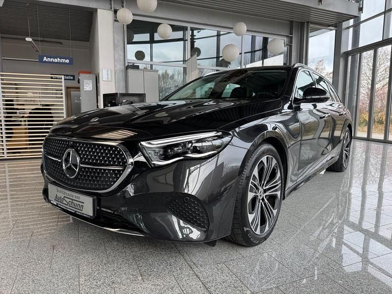 Graphitgrau metallic Gebraucht 2024 Mercedes E300 Kombi | 45.900 € (Superpreis) - Bild 1/4