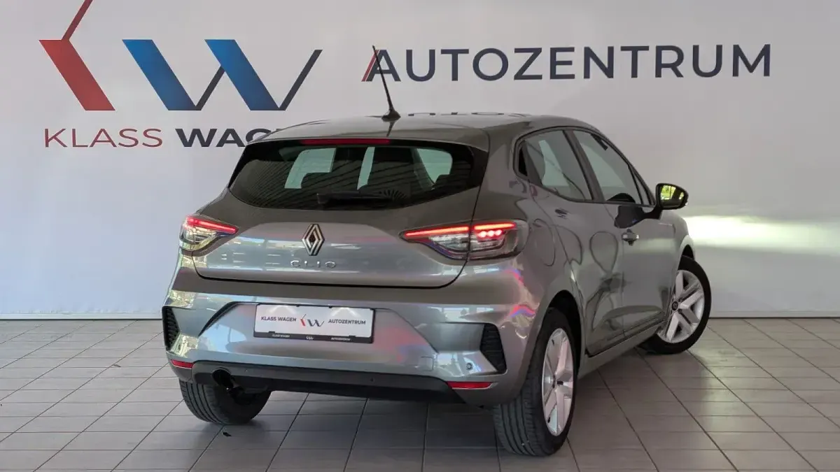 Begagnad Renault Clio V Evolution 90 HK (66 kW) 2024 Grå Halvkombi