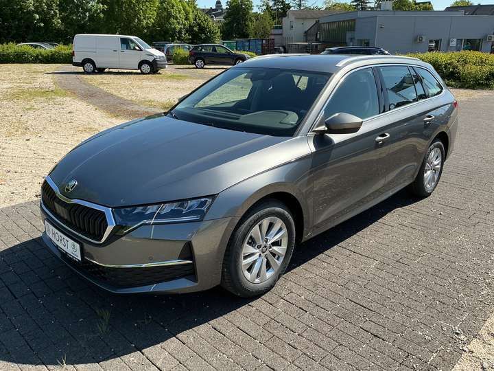 Grau Gebraucht 2025 Skoda Octavia Selection Kombi | 31.490 € (Guter Preis) - Bild 1/4