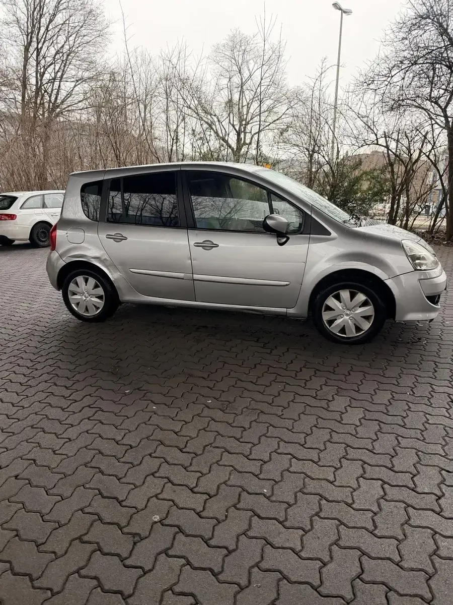 Usado Renault Modus 75 HP (55 kW) 2008 Cinzento Monovolume