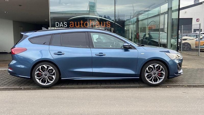 Gebraucht Ford Focus ST-Line X 155 PS (114 kW) 2025 Blau Limousine
