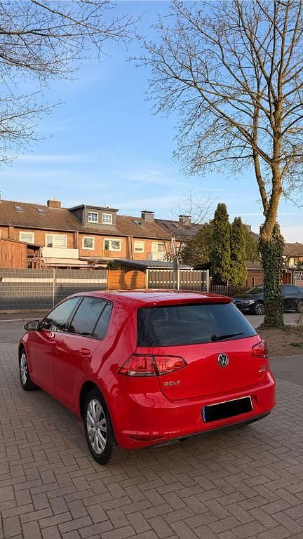 Gebraucht VW Golf VII Allstar 86 PS (63 kW) 2016 Rot Limousine