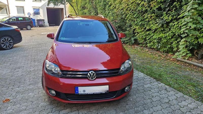 Rot Gebraucht 2010 VW Golf Plus Cross Comfortline Van / Kleinbus | 6.100 € (Fairer Preis) - Bild 1/4