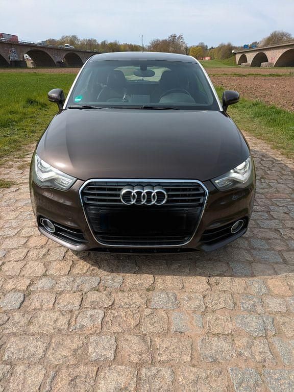 Gebraucht Audi A1 Ambiente 122 PS (89 kW) 2010 Braun Kleinwagen