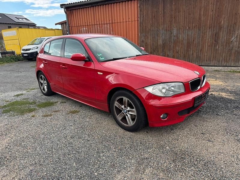 Rot Gebraucht 2006 BMW 116 Kleinwagen | 1.500 € - Bild 1/4
