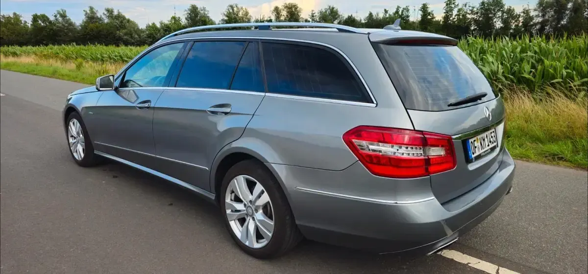 Usado Mercedes E220 170 CV (125 kW) 2011 Gris Familiar