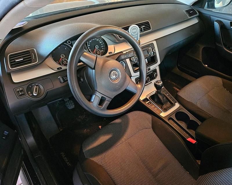 Gebraucht VW Passat 105 PS (77 kW) 2012 Schwarz Kombi