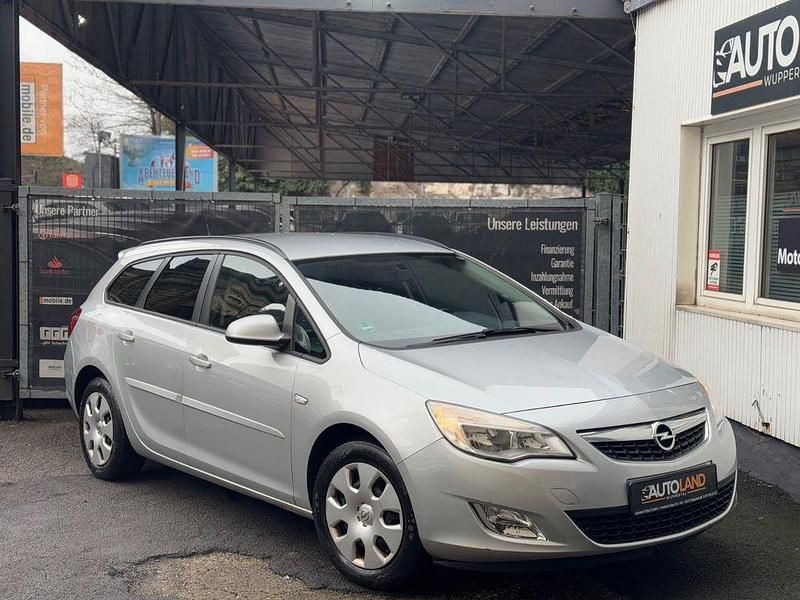 Silber Gebraucht 2011 Opel Astra Design Edition Kombi | 1.999 € (Guter Preis) - Bild 1/4
