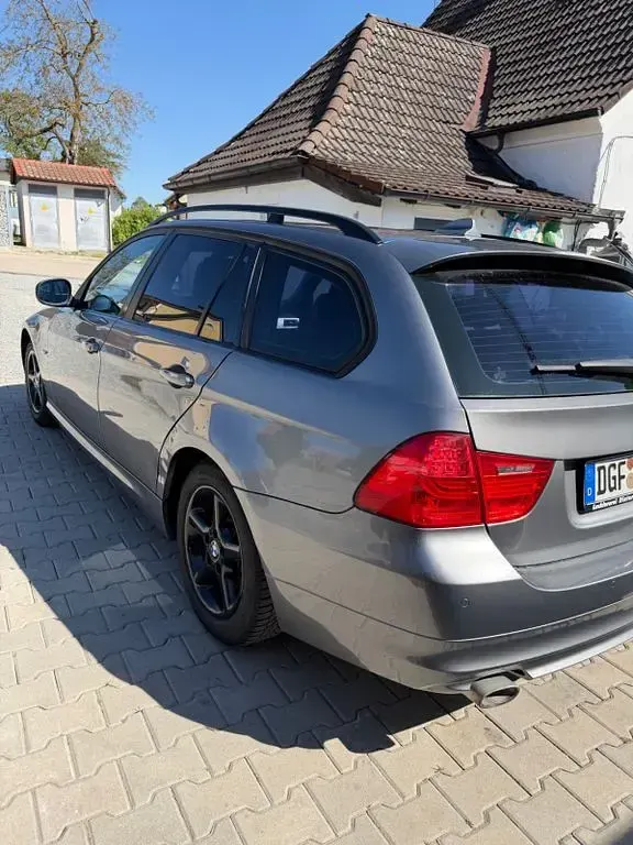 Gebraucht BMW 320 177 PS (130 kW) 2008 Grau Kombi