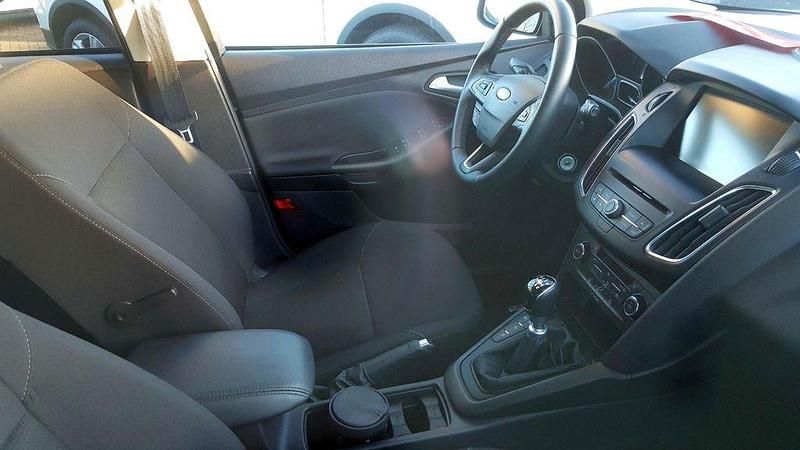 Gebraucht Ford Focus Business Edition 125 PS (91 kW) 2015 Schwarz Limousine