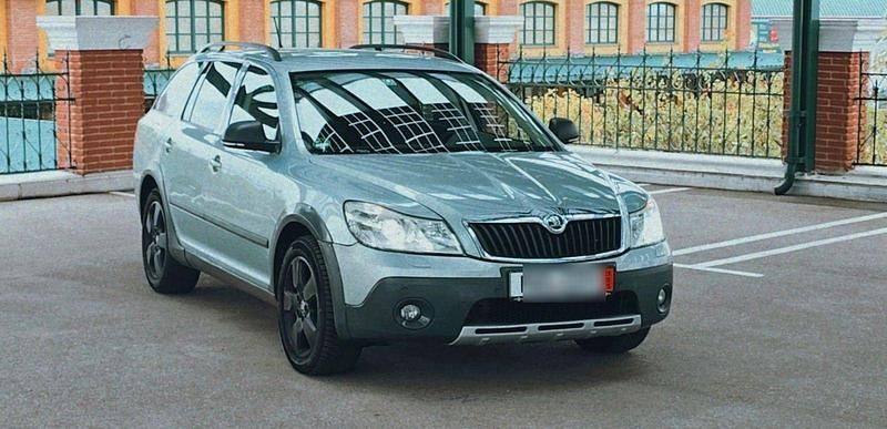 Grün Gebraucht 2012 Skoda Octavia Kombi | 6.000 € (Guter Preis) - Bild 1/4