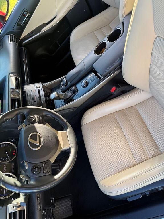 Gebraucht Lexus IS300h Luxury Line 223 PS (164 kW) 2013 Rot Limousine