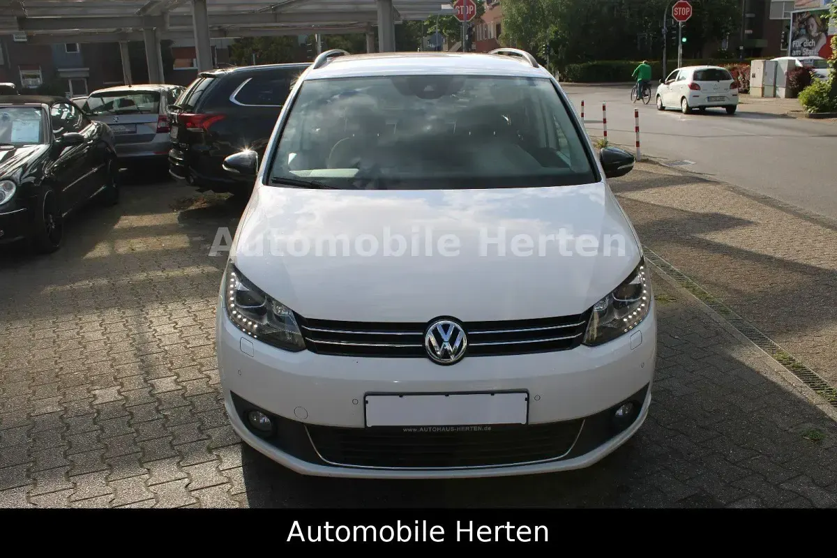 Gebraucht VW Touran Comfortline 140 PS (102 kW) 2012 Weiß Van / Kleinbus
