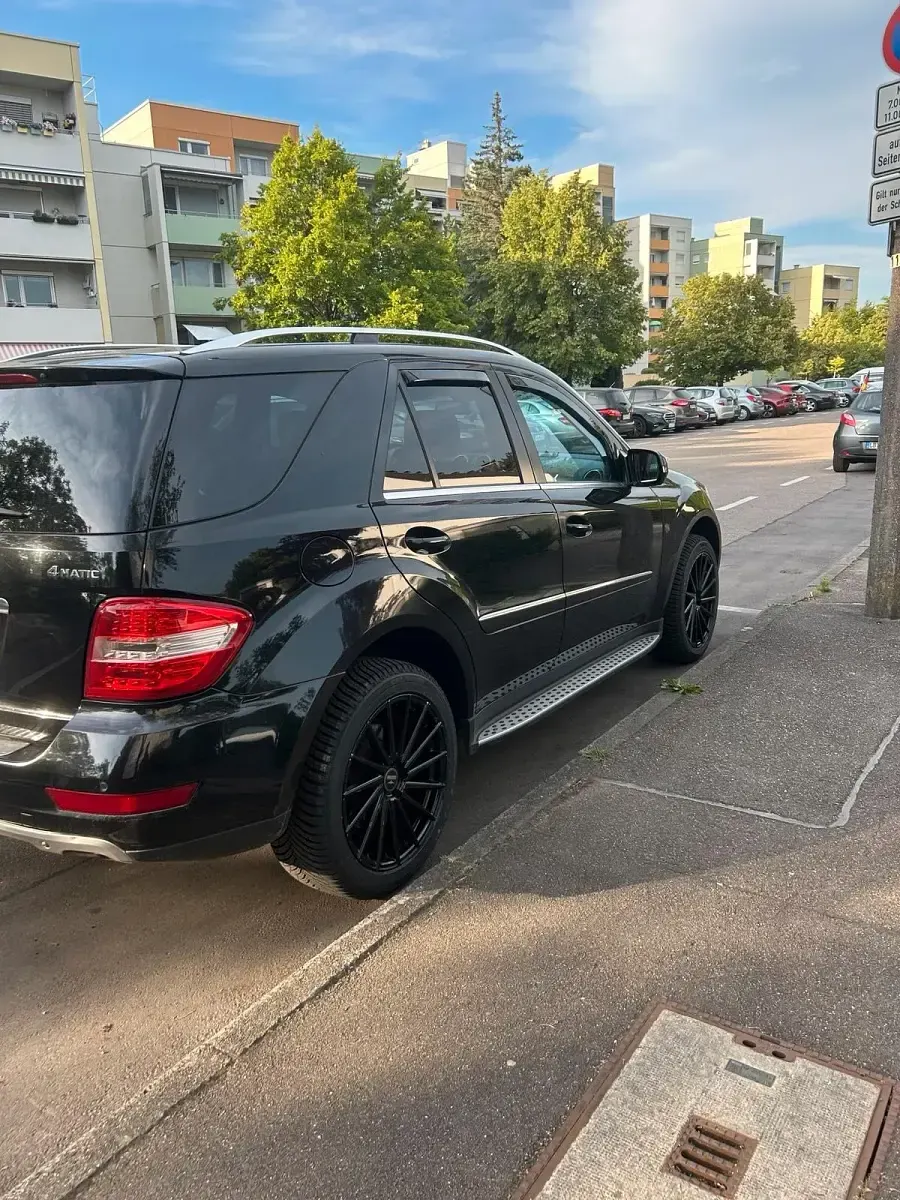 Gebraucht Mercedes ML350 224 PS (164 kW) 2010 Schwarz SUV