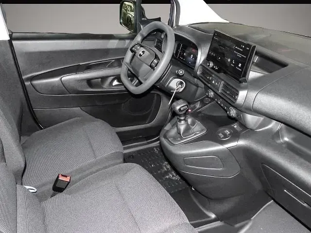 Neu Opel Combo Comfort 102 PS (75 kW) 2026 Manufacturer Van / Kleinbus