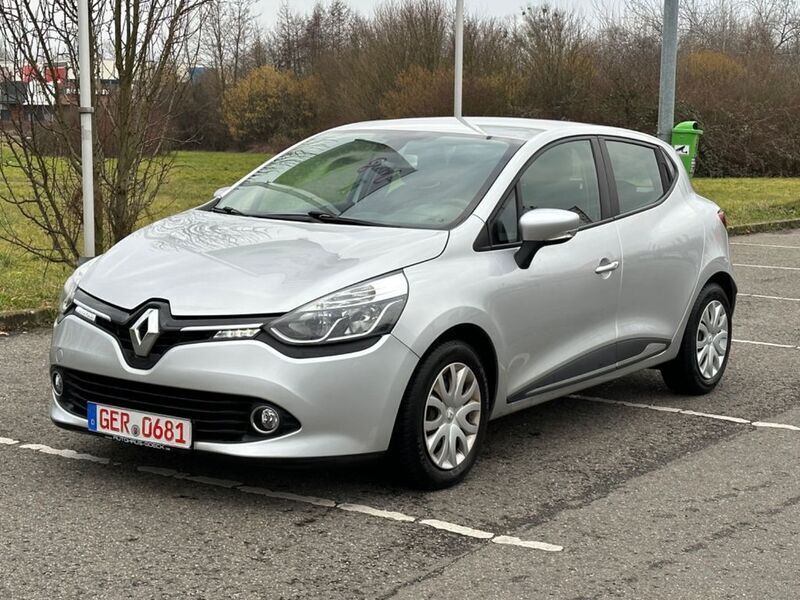 Grau Gebraucht 2015 Renault Clio IV Dynamique Limousine | 7.490 € (Fairer Preis) - Bild 1/4