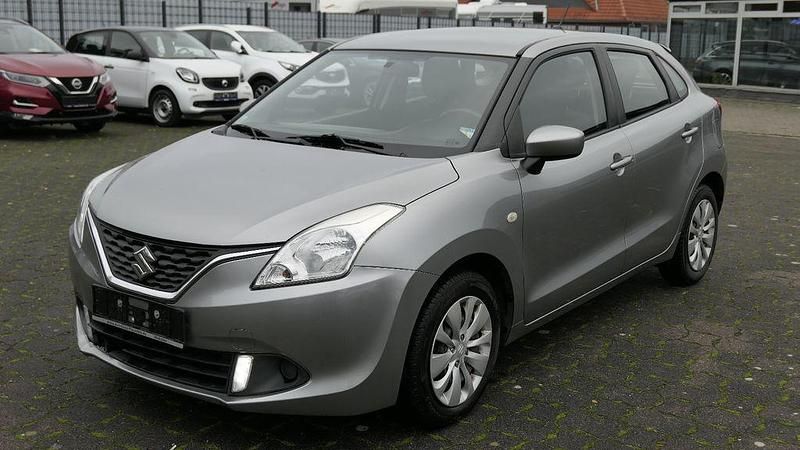 Grau Gebraucht 2017 Suzuki Baleno Limousine | 5.590 € - Bild 1/4