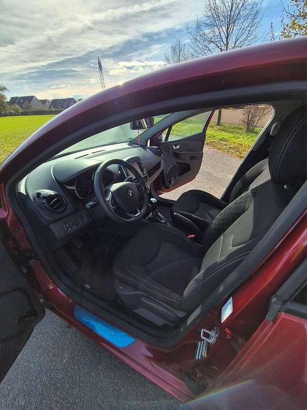 Gebraucht Renault Clio IV 90 PS (66 kW) 2018 Rot Limousine