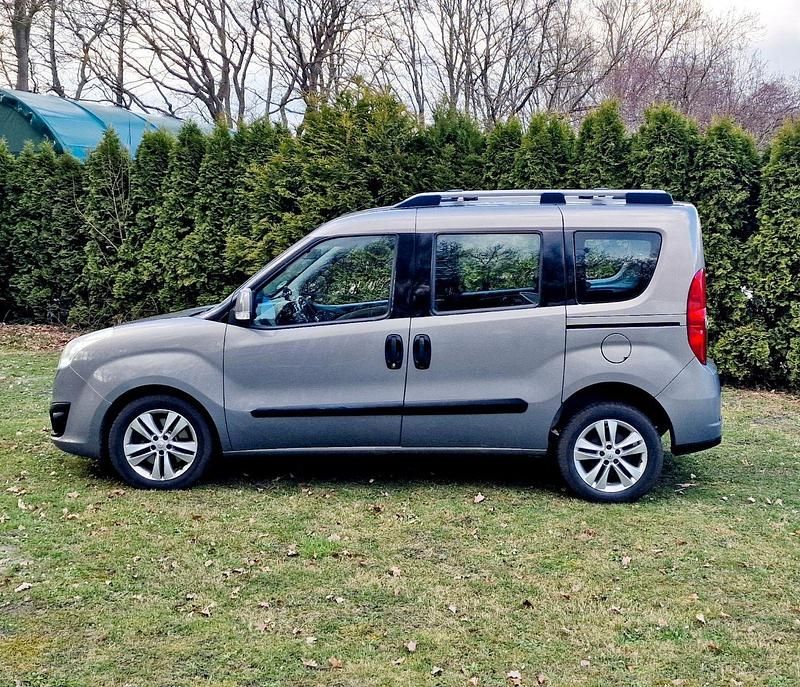 Gebraucht Opel Combo Edition 105 PS (77 kW) 2012 Van / Kleinbus