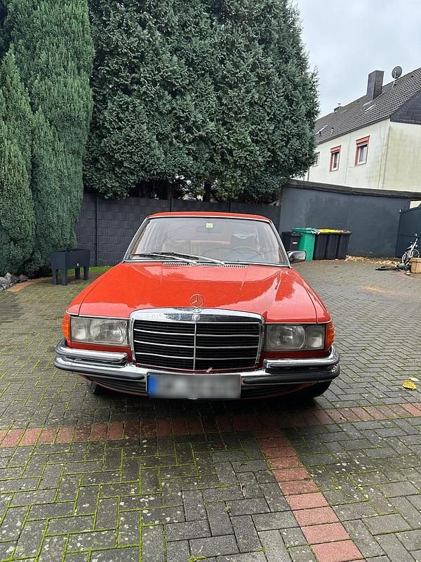 Second-hand Mercedes 280 1977 Portocaliu Berlinǎ